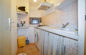 Appartements Amazing apartment in Coti Chiavari with WiFi and 1 Bedrooms : photos des chambres