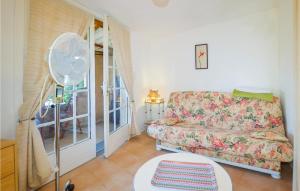 Appartements Amazing apartment in Coti Chiavari with WiFi and 1 Bedrooms : photos des chambres