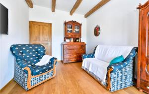 Cozy Home In Slavetic With Kitchen