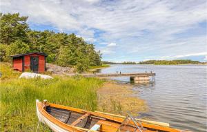 2 Bedroom Lovely Home In Vikbolandet