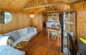 Stunning Stacaravan In Lauwerzijl