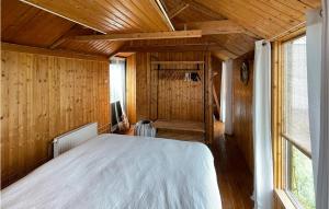 Stunning Stacaravan In Lauwerzijl