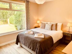 Lakeside View With Hot Tub