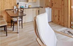 2 Bedroom Lovely Home In Wicie