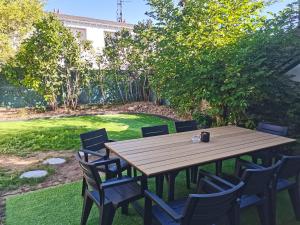 Maisons de vacances Belle Maison 12p 6 couchages TOURS CENTRE avec jardin : Maison 4 Chambres