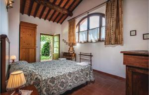 2 Bedroom Lovely Home In Trequanda Si