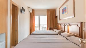 Quadruple Room room in Hotel San Luis