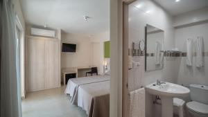 Double or Twin Room with Terrace room in Hotel San Luis