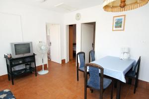 Apartments by the sea Jezera, Murter - 5057