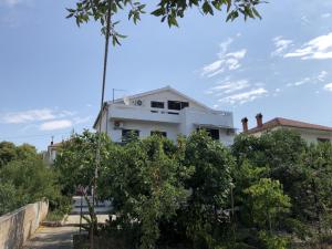 Apartments with parking space Jezera, Murter - 5135