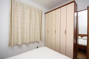 Apartments with parking space Jezera, Murter - 5121