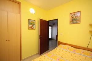 Apartments by the sea Murter - 5078