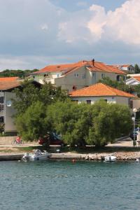 Apartments by the sea Jezera, Murter - 5063