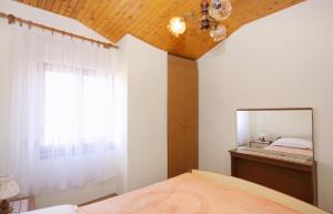 Apartments with parking space Jezera, Murter - 5093