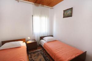 Apartments with parking space Jezera, Murter - 5093