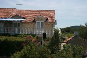 Apartments and rooms with parking space Jezera - Murter - 5082