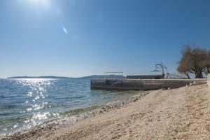 Apartments by the sea Brodarica, Sibenik - 5736 