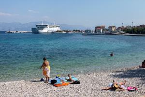 Apartments with a parking space Supetar, Brac - 5628