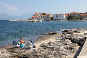 Apartments by the sea Postira, Brac - 5660