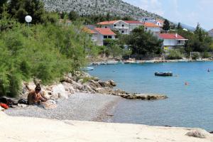 Apartments with a parking space Starigrad, Paklenica - 6527 