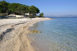 Apartments with a parking space Sutivan, Brac - 747