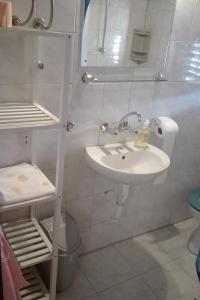 Apartments with parking space Murter - 5098