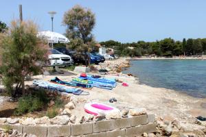 Apartments by the sea Zdrelac, Pasman - 8287 