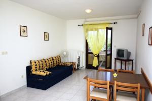 Family friendly seaside apartments Jezera, Murter - 5062