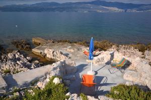 Apartments by the sea Splitska, Brac - 11339