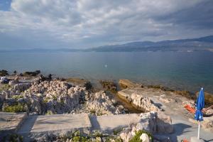 Apartments by the sea Splitska, Brac - 11339