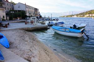 Apartments by the sea Povlja, Brac - 12352