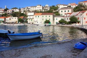 Apartments by the sea Povlja, Brac - 12352