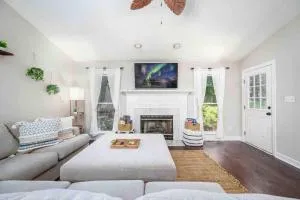 Cozy Boho Kildaire Farms Home- near Downtown - Green Level