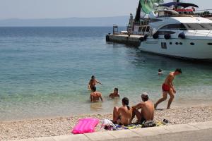 Apartments by the sea Bol, Brac - 13539