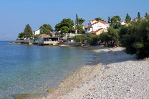 Family friendly apartments with a swimming pool Sutivan, Brac - 15665