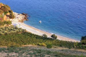 Isolated apartments with a parking space Cove Vela Farska, Brac - 2897