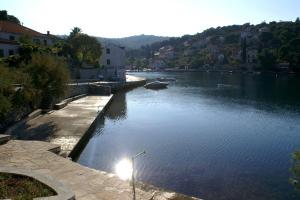 Apartments with a parking space Splitska, Brac - 2858