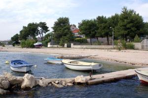 Apartments by the sea Brodarica, Sibenik - 3092 
