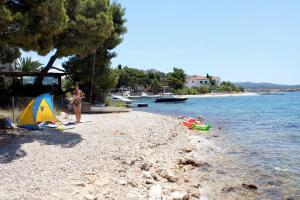 Apartments by the sea Brodarica, Sibenik - 4241