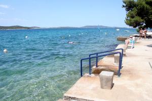 Apartments by the sea Zaboric, Sibenik - 4257