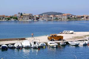 Apartments by the sea Brodarica, Sibenik - 4217