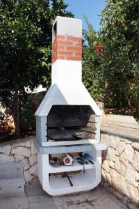 Apartments by the sea Sumartin Brac 4803