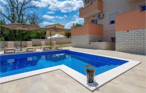 Amazing Apartment In Opric With Outdoor Swimming Pool, Wifi And 1 Bedrooms