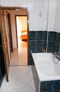 Apartments with a parking space Grebastica, Sibenik - 4866