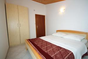 Apartments with parking space Grebastica, Sibenik - 4867