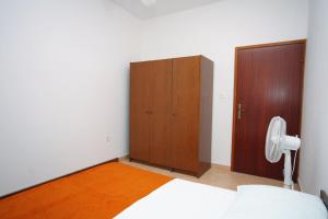 Apartments with parking space Grebastica, Sibenik - 4867