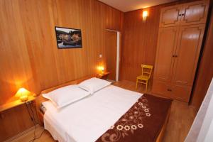 Apartments by the sea Jezera, Murter - 5063