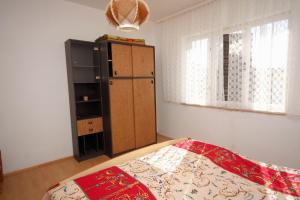 Apartments by the sea Jezera, Murter - 5074