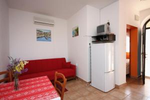 Apartments by the sea Murter - 5078