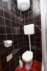 Apartments and rooms with parking space Jezera - Murter - 5082